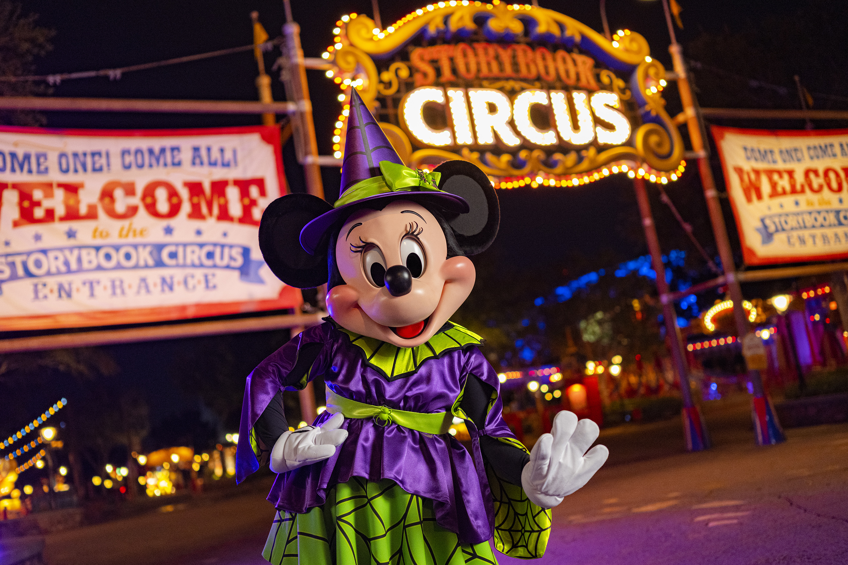 Minnie Mouse disfrazada durante Mickey's Not-So-Scary Halloween Party